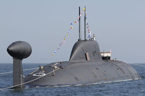 Akula Class Submarine, Russian Nuclear Submarine, Vehicle Wallpaper, Russian Submarine, Soviet Navy, Nuclear Submarine, German Submarines, Military Wallpaper, Big Machines