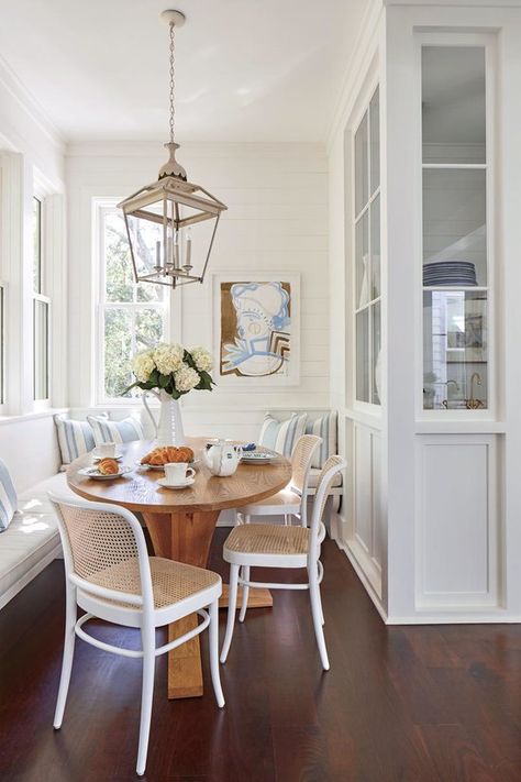 Southern Living Magazine, Charleston Homes, Breakfast Nooks, Classic Kitchen, Gal Meets Glam, Dining Nook, Cute House, Cheap Decor, Breakfast Nook