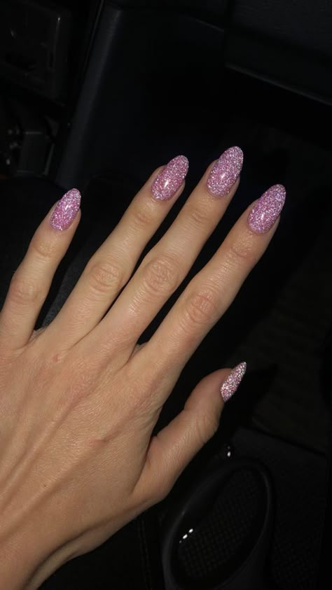 Blush Pink Sparkle Nails, Pink Soarkly Nails, Sparkly Nail Colors, Sparkly Pink Nails Glitter, Light Reflecting Nails, Pink Sparkly Nail Ideas, Sparkly Pink Gel Nails, Pink Nails With One Glitter Nail, Pink Reflective Nails