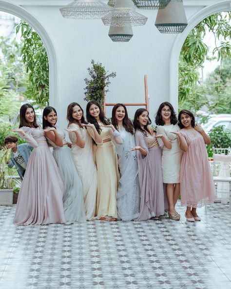 Kerala Bridesmaid Dresses, Bridal Maid Dress, Purple Hijab, Indian Wedding Bridesmaids, Bridesmaid Indian, Christian Wedding Gowns, Pastel Wedding Theme, Pastel Bridesmaids, Bridesmaid Poses