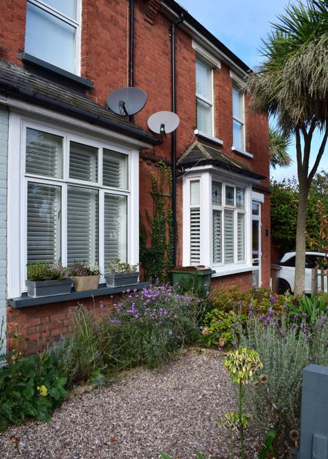 Small Front Garden Ideas Uk, Terraced House Garden, Small Front Yard Landscaping Ideas, Small Front Garden Ideas, Victorian Front Garden, Front Garden Ideas Driveway, Front Yards Diy, Garden Ideas Driveway, Adding Curb Appeal