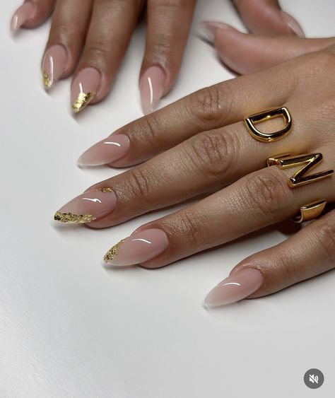 Contrast Nails, Golden Nails Designs, Bridesmaids Nails, Gold Acrylic Nails, Fancy Nail Art, Foil Nail Art, Golden Nails, Drip Nails, Nails Now