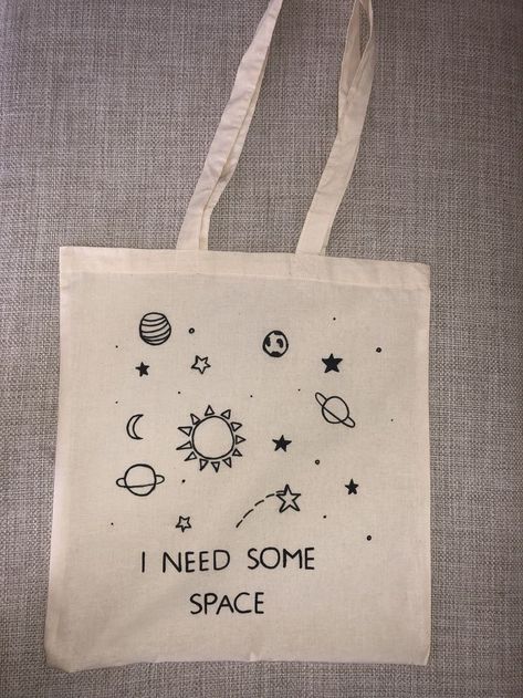 Tod Bag, Tote Bag Diy Pattern, Diy Tote Bag Design, Handpainted Tote Bags, Bag Drawing, Canvas Bag Diy, Space Drawing, Sacs Tote Bags, Canvas Bag Design