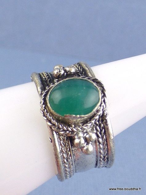 Eveil Oriental has existed since 2006 and specializes in Tibetan Buddhist crafts Find our entire collection of Tibetan jewelry here https://www.etsy.com/fr/shop/EveilOriental?ref=seller-platform-mcnav&section_id=15916470 TIBETAN GREEN ONYX RING IN SILVER-PLATED METAL Width 1 cm Adjustable size from 55 to 62 Genuine Green Onyx Made in Nepal Tibetan Ring, Tibetan Jewelry, Zen Meditation, Onyx Jewelry, Chakra Jewelry, Tibetan Buddhist, Onyx Ring, Green Onyx, Nepal