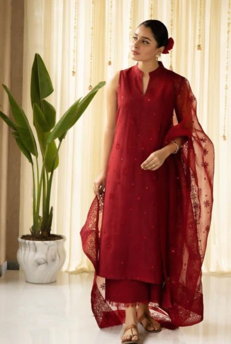 Simple dress Eid dress long shirt wedding dress Churidar Sleeves Kurta, Stitched Salwar Designs, Indian Dress Patterns Salwar Kameez, Red Churidar Designs, Churidar Stitching Ideas, Traditional Churidar, Anarkali Kurti Design, Dress Designs For Stitching, Stylish Kurtis Design