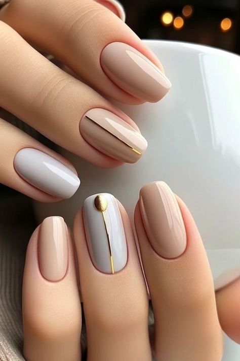 Minimal Nails Art, Nude Nail Designs, Subtle Nails, Fancy Nails Designs, Simple Gel Nails, Minimal Nails, Work Nails, Neutral Nails, Funky Nails