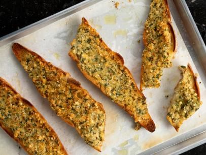 Ina Garten Recipes, Garlic Bread Recipe, Food Network Canada, Barefoot Contessa, Fun Easy Recipes, Cooking Inspiration, Bread Rolls, Garlic Bread, Food Network