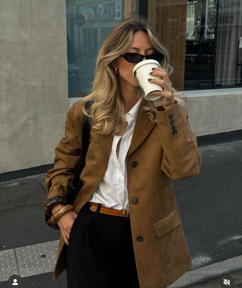 February Fits, Suede Blazer Outfit, Brown Suede Blazer, Brown Leather Jacket Outfit, Blazer Styling, Suede Jacket Outfit, Suede Outfit, Suede Blazer, Chic Skirts