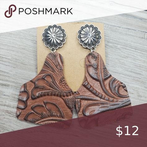 Real Leather earrings boho ear tag show rodeo western country ffa 4h brown toole Leather Work Ideas, Green Tassel Earrings, Flower Earrings Gold, Dinosaur Earrings, Earrings Dangle Simple, Ear Tag, Jewelry Real, Heart Dangle Earrings, Ffa