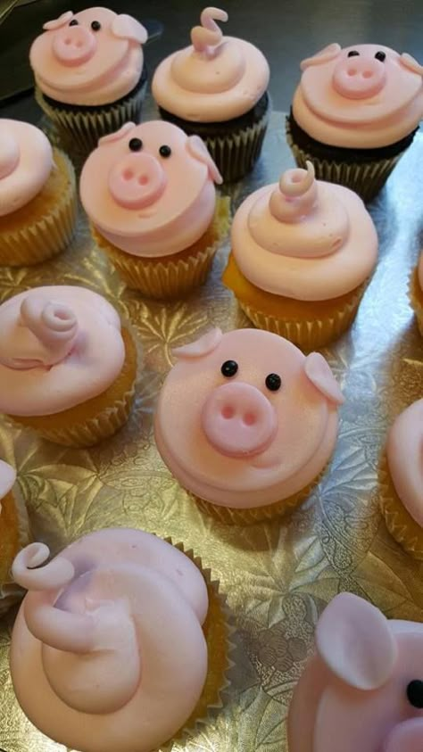 Piggy Cupcakes Birthday, Pig Themed Birthday Cake, Pig Cupcakes Easy, Pig Dessert Ideas, Piggy Party Ideas, Pig Cupcakes Ideas, Pig Cakes Birthday, Piglet Cupcakes, Piggy Cake Ideas