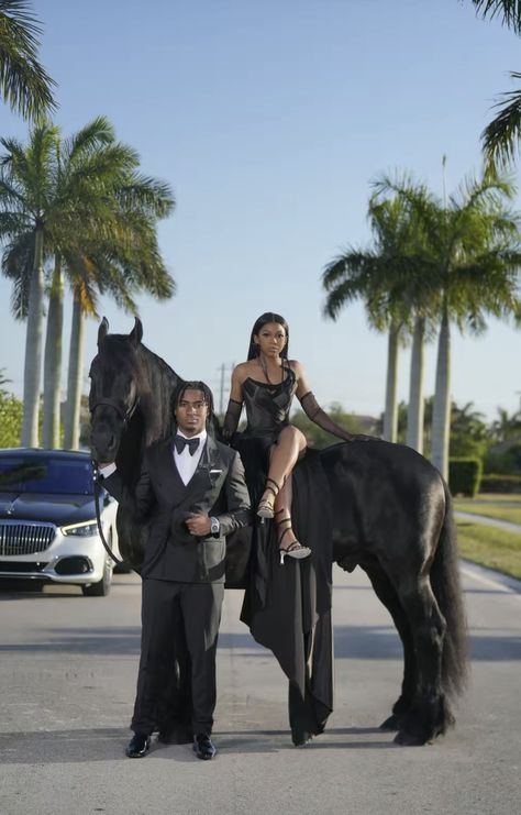 Prom Dates Couples Black Dress, Prince Prom Outfit, Couple Prom Dresses, Prom Horse Photoshoot, Black Prom Pictures, Prom Pictures With Horses, Black Prom Ideas, Black Prom Outfits For Couples, Prom Dress Inspiration Black