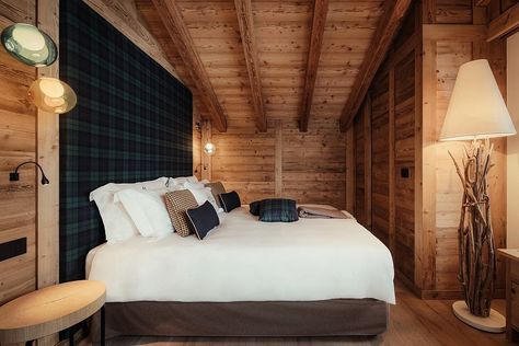 Chalet Ladinia: Rustic Luxury in the Italian Alps Italian Chalet, Swiss Alps Chalet, Alps Chalet, Ski Chalet Interior, Chalet Exterior, Gourmet Kitchen Design, French Chalet, Chalet Interior Modern, Midcentury House