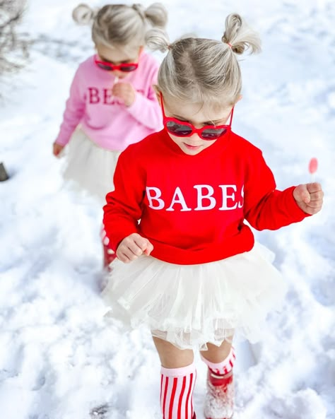 Baby Boy Valentine Pictures, Toddler Valentine Outfits, Outfit Ideas Preppy, Girls Valentines Outfit, Valentine Mini Session, Picture Day Outfits, Baby Girl Style, Day Outfit Ideas, Toddler Valentines