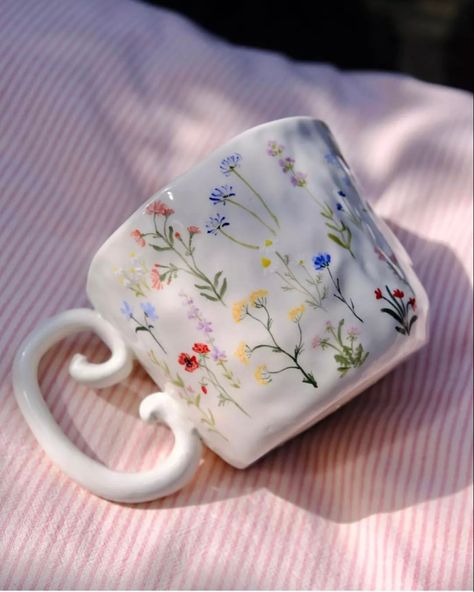 Flower Mug, Cute Mug Diy Pottery Painting, Pottery Painting Designs, Pretty Mugs, Keramik Design, Tassen Design, Cerámica Ideas, Pottery Inspo, Painted Mugs, Clay Mugs