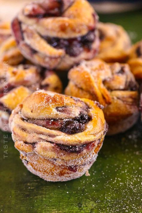 Amazing Brunch Recipes, Blueberry Pie Filling Uses, Crescent Roll Muffin Tin Recipes, Crescent Roll Savory Recipes, Cruffins Recipe Easy Video, Blueberry And Cream Cruffins, Blueberry Croissant Recipe, Blueberry Crescent Roll Muffins, Blueberry Cruffins Recipe Easy