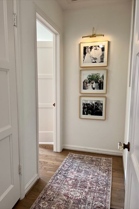 Narrow Hallway Decorating, Casa Country, Hallway Wall Decor, Casa Vintage, Home Entrance Decor, Home Decorating Ideas, Decor Home Living Room, Hallway Decorating, Dream House Decor