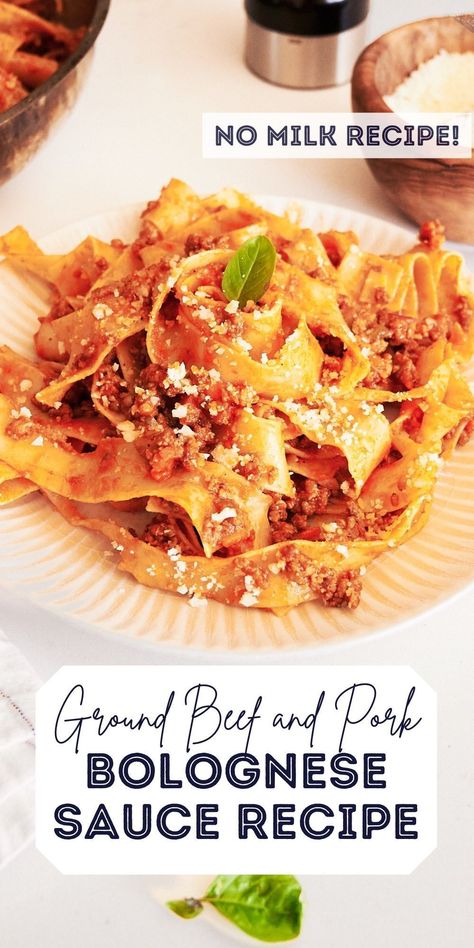 An authentic and easy bolognese sauce recipe with ground beef and pork. Inspired by the official recipe from Bologna, Italy. The best bolognese (and it is made without milk) the whole family will love! Ground Beef Bolognese Sauce, Pork Bolognese Sauce, Italian Pasta Sauce Recipes, Best Homemade Pasta Sauce, Authentic Italian Pasta Sauce, Pork Bolognese, Best Bolognese Recipe, Easy Bolognese Sauce, Best Homemade Pasta