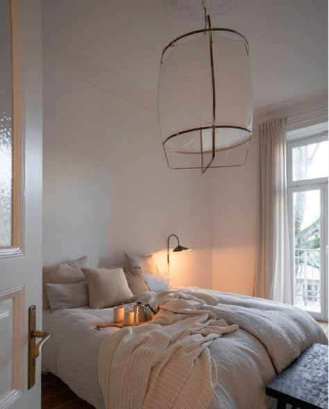 my scandinavian home: Dreaming of a Cosy and Calm White Christmas In Johanna's Home Cosy Bedroom, Cozy Evening, Cozy Interior, Scandinavian Home, 인테리어 디자인, Bedroom Inspo, Dream Room, White Christmas, Bedroom Inspirations