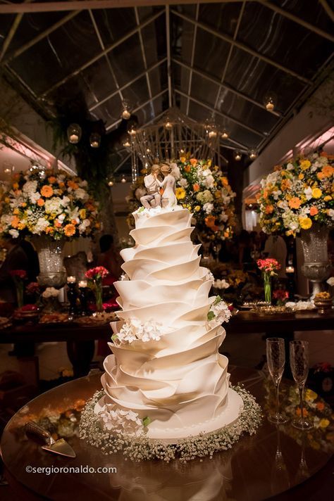 Huge Wedding Cakes, Fancy Wedding Cakes, Extravagant Wedding Cakes, خواتم خطوبة, Big Wedding Cakes, Pretty Wedding Cakes, Traditional Wedding Cakes, Dream Wedding Cake, Extravagant Wedding