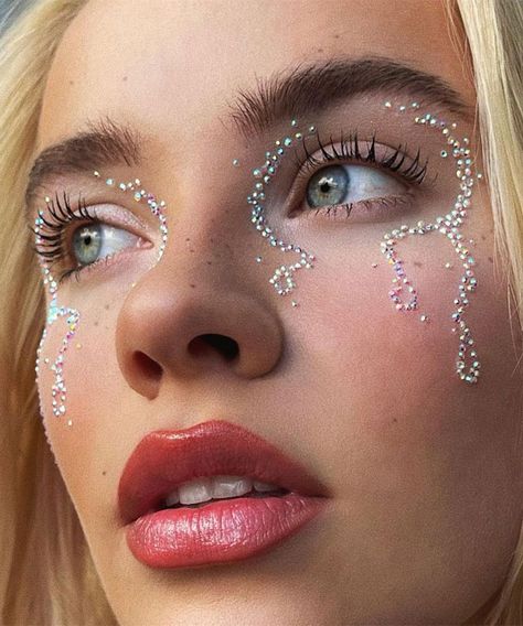 New Makeup Looks, Summer Makeup Trends, Natural Summer Makeup, Vibrant Makeup, Crystal Makeup, Rhinestone Makeup, Bold Eyeshadow, Summer Makeup Looks, Hair Topper