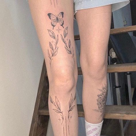 Vine Tattoos, Leg Tattoos Women, Knee Tattoo, Elegant Tattoos, Dope Tattoos, Little Tattoos, Simplistic Tattoos, Tattoo Placement, Line Tattoos