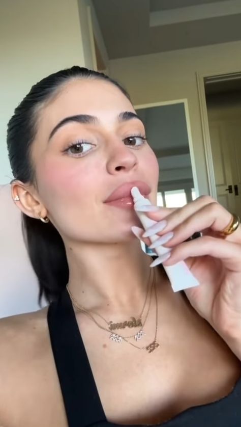 Kylie Jenner Teeth, Kylie Jenner Earrings, Kylie Jenner Accessories, Kylie Jenner Jewelry, Kylie Jenner 15, Kylie Jenner Ear Piercings, Kylie Jenner Piercings, Routine Day, Kylie Jenner Gif