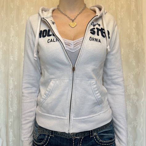 Y2K 2000s Dainty White Vampire Girlfriend Hollister Long Sleeve Zip Up Hoodie #y2k #y2kfashion #2000s #2000sfashion #hollister #twilight #elenagilbert #BellaSwan fall2023fashiontrends #falloutfits #fallaesthetic White Vampire, Vampire Girlfriend, Hollister Clothes, Hollister Long Sleeve, Outfits 2000s, 2000 Fashion, Hollister Hoodie, Hoodie Y2k, 2000s Outfits