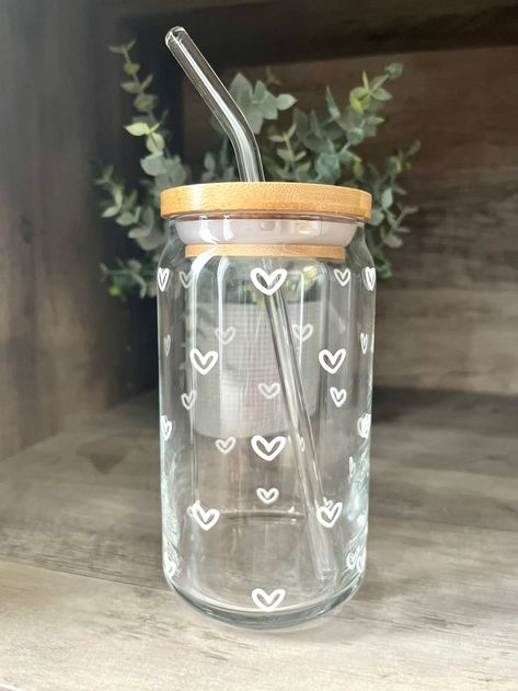 Cold Coffee Glass Cup, Glass Cup And Straw, Cups Astethic, Cute Glass Cups With Straws, Cute Iced Coffee Cups, Cute Cups Aesthetic, Cute Glass Cup Designs, Glass Cup Design Ideas, Cute Cup Ideas