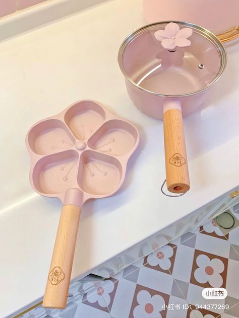 Cute Kitchen Utensils Aesthetic, Cute Tupperware, Cute Furniture, Astuces Diy, Dream Apartment Decor, Aesthetic Kitchen, Future Apartment Decor, Kitchen Home Decor, Home Decoration Ideas