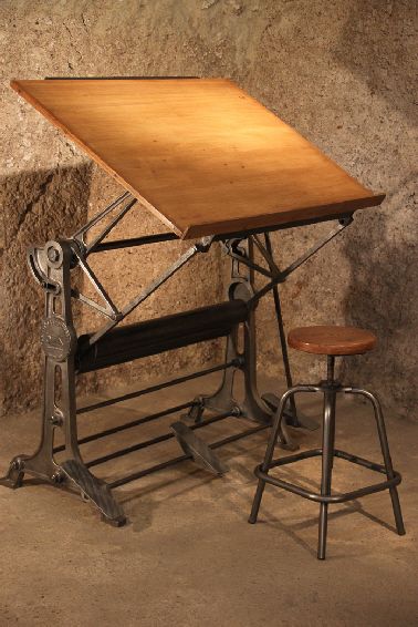 table dessin architecte OZA Industrial Drafting Tables, Metal And Wood Bench, Garden Room Interiors, Architect Table, Drafting Tables, Architects Desk, Drafting Tools, Hairstyles For Women Over 60, Drafting Table