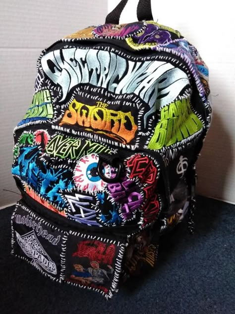 Grunge Backpack, Punk Fashion Diy, Battle Jackets, Patch Pants, Punk Patches, Crust Punk, Patch Ideas, Battle Jacket, Diy Vetement