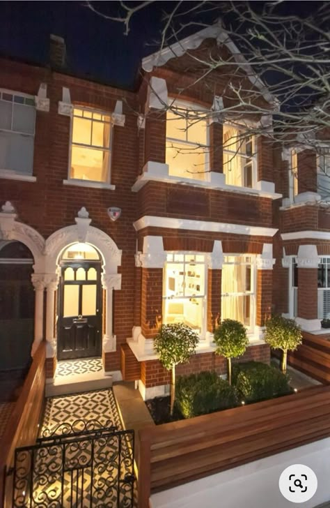 Victorian Front Garden, Terrace House Exterior, Victorian Front Doors, Victorian Homes Exterior, Kerb Appeal, Front Garden Ideas, Victorian Terrace House, Front Gardens, Front Garden Design