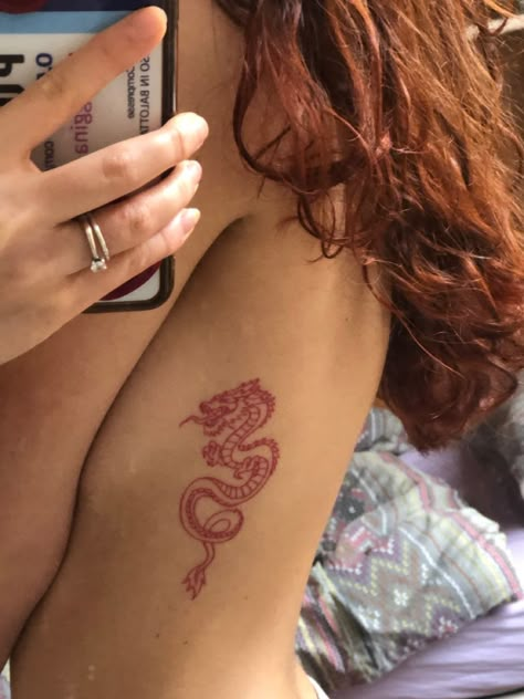 Tatuaje Hello Kitty, Red Dragon Tattoo, Red Tattoo Ideas, Small Dragon Tattoos, Dragon Tattoo For Women, Red Tattoo, Red Ink Tattoos, Hand Tattoos For Women, Red Tattoos