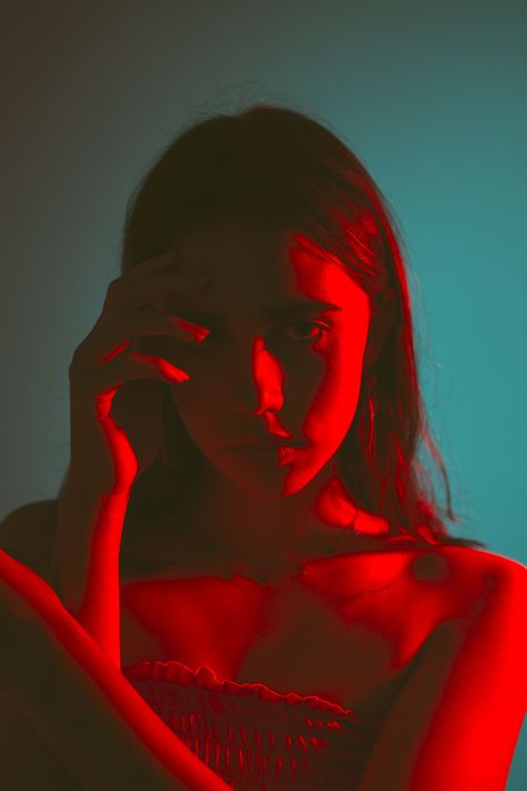 Light On Eyes Photography, Photos With Dramatic Lighting, Red Lighting Portrait, Intense Lighting Photography, Coloured Light Photography, Red Light Reference, Colorful Lighting Portrait, Intense Lighting Reference, Dramatic Lighting Portrait Photography