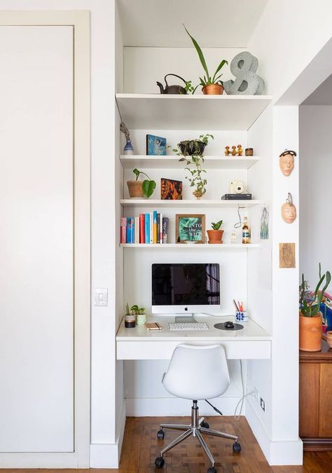 a tiny nook with built in shelves and a desk with a drawer, a white chair, books and potted plants is a cool space fo working Built In Desk And Shelves, Desk Nook, Tiny Home Office, Small Home Offices, Office Nook, Study Room Decor, Small Home Office, Built In Desk, Home Office Setup