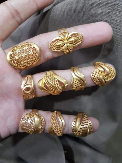 +923006067276 Hand Chain Jewelry Gold, Aesthetic Engagement Ring, Engagement Ring Non Traditional, Vanki Designs Jewellery, Women Gold Chain, Aesthetic Engagement, Necklace Women Gold, Jewelry Gold Earrings, Hand Chain Jewelry