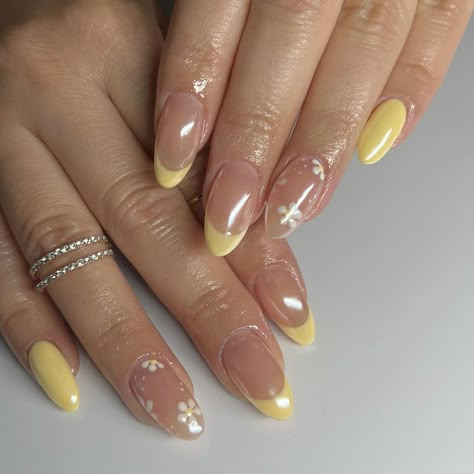 25 Trendy Summer 2024 Nails to Inspire You Yellow Elegant Nails, New Trend Nails 2024 Summer, Yellow Nails For Summer, Cool Nail Inspo 2024 Summer, Nails 2024 Yellow, Yellow Nails Ideas, Nail Inspiration Summer 2024 Almond, Summer Orange Nails 2024, Trendy Nails Yellow