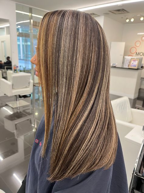 Teenager Highlights Hair, Hilight Black Hair, Black Woman Balayage Hair, Dark Brown With Honey Blonde Highlights, Honey Brown Blonde Highlights, Frosting Cap Highlights, Natural Hair Blonde Highlights, Blonde Highlights Brown Hair Black Women, Brown And Light Brown Highlights