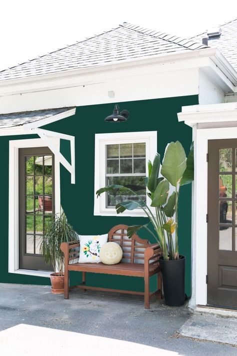 Dark Green Painted House Exterior, House Color Outside, House Colors Outside, Dark Green Home Exterior, Outside House Paint Colors Ideas, Dark Green House, Dark Green Exterior House Colors, Dark Green House Exterior, Outside House Paint Colors