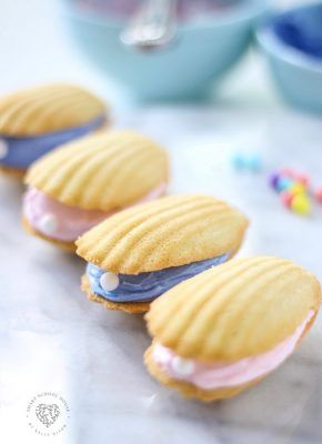 Seashell Pearl Cookies - for a beach theme party or mermaid party. Also fun for a quick and easy dessert using Madeline cookies. #UnderTheSea #MermaidParty #BeachTheme #SeashellCookies Pineapple Turkey, Pearl Cookies, Tidy Tips, Seashell Cookies, Madeline Cookies, Strawberry Ideas, Madeleine Recipe, Recipe Hacks, School Breakfast