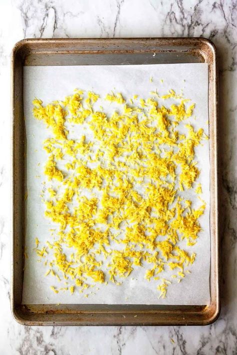 Dried Lemon Peel is easy to make at home without the need for a dehydrator or even an oven. Dehydrated Lemon Peel, Flavored Salts Recipes, Herb Salt Recipe, Dried Lemon Zest, Lemon Water Health Benefits, Infused Salt, The Egg Diet, Dried Lemon Peel, Lemon Juice Benefits