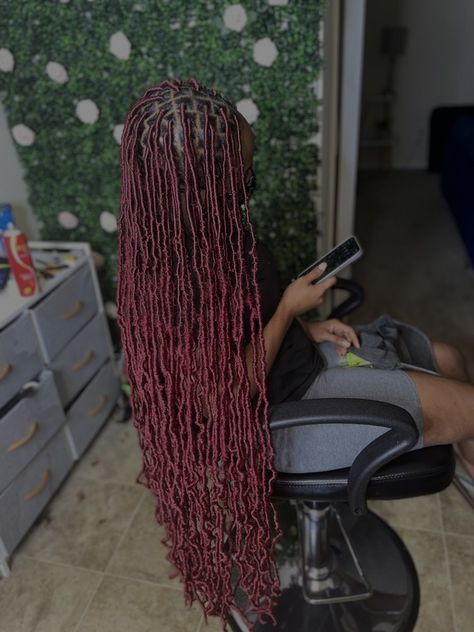 Red Soft Locs Black Women, Red And Black Soft Locs, Red Faux Locs Black Women, Soft Locs Red, Softlocs Hairstyle, Long Soft Locs With Color, Colored Soft Locs, Soft Locs Hairstyles Color, Soft Locs Color