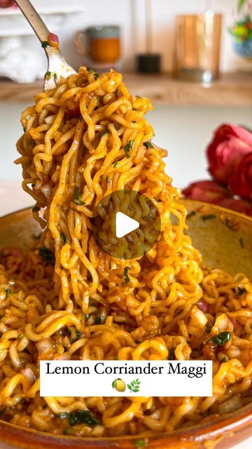 Lemon Maggi Recipes, Chinese Maggi Recipes, Garlic Maggi Recipes, Easy Maggie Recipes, Simple Maggie Recipe, How To Make Maggi, Maggi Recipes Indian, Spicy Maggi Recipes, Maggi Noodles Recipes