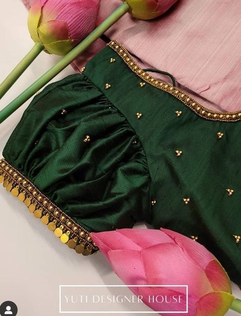 Latest Blouse Neck Designs, Green Blouse Designs, Blouse Maggam Work, Blue Blouse Designs, Bridal Blouses, Latest Bridal Blouse Designs, Maggam Work Blouse, Latest Blouse Designs Pattern, Traditional Blouse Designs