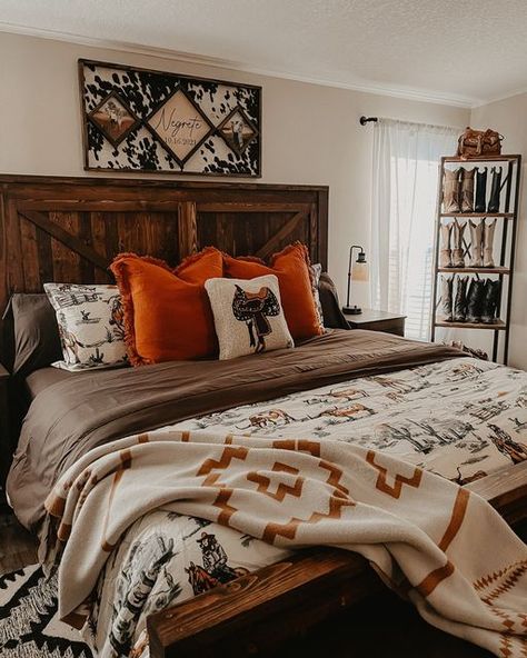 Paseo Road | Rustic Bedding on Instagram: "Our Ranch Life Bedding never looked this good! @Cheyenneswindle has managed to pair it perfectly with a pop of orange that enlivens the whole room. And that saddle-printed throw pillow? A subtle reminder of the finer things in ranch living.   #westernlifestyle #westernfarmhouse #westerninteriordesign #westerndecor #westernaesthetic #southwestern #southwesterndecor #southweststyle" Western Inspired Bedroom, Western Bed, Western Interior Design, Horse Room Decor, Western Bedrooms, Dads Room, Horse Room, Western Bedding, Western Bedroom Decor