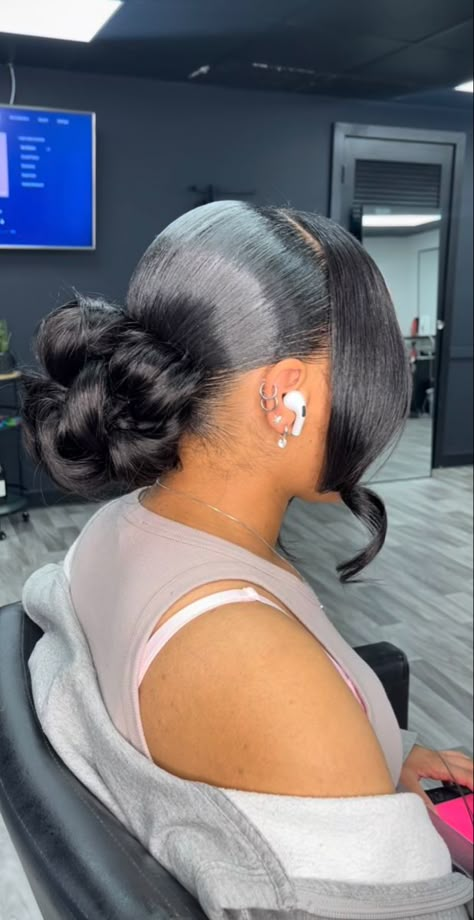 Triangle Parts, Sleek Ponytail Hairstyles, Black Ponytail Hairstyles, Birthday Hairstyles, Quick Natural Hair Styles, Quick Weave Hairstyles, Natural Hair Styles Easy, Slick Hairstyles, Low Bun