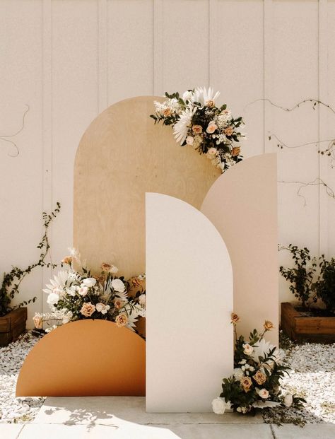 8 Wedding Trends You’ll Be Seeing Everywhere in 2022 | Birdy Grey Decor Photobooth, Minimalist Dekor, Wedding Backdrop Design, Wedding Backdrop Decorations, Photos Booth, Dekor Diy, Event Backdrop, Wedding Wall, בר מצווה