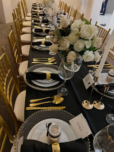 Black And Gold Dinner Table Setting, Black And Gold Birthday Dinner, Black And Gold Party Ideas, Black Party Ideas, Events Backdrop, Birthday For Dad, White Party Theme, 21 Dinner, Gold Table Setting