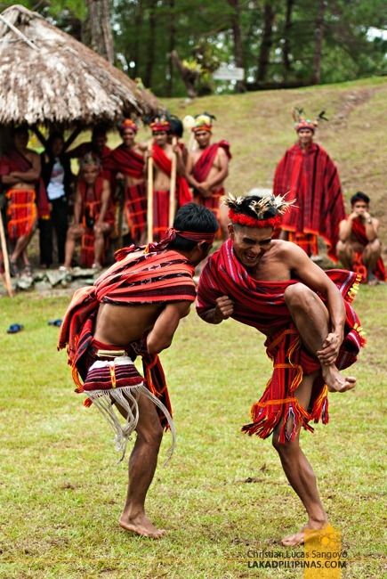 Vanguuan in Action Ifugao People, Filipino Traditional Clothing, Philippines Outfit, Philippines Tourism, Pi Art, Bohol Philippines, Male Body Art, Forest Resort, Banaue