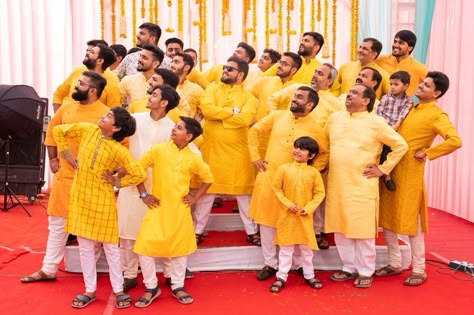 So much yellow, fun and excitement in one frame 💛 #halldi #bride #bridalhaldi #portrait #haldiportrait #photography #tarjvideofilms Maharashtrian Haldi Couple Outfits, Groom Hldi Pose, Haldi Family Photo, Haldi Family Poses, Kerala Wedding Ideas Hindus, Groom Poses For Haldi, Haldi Ceremony Family Photography, Hldi Pose For Groom, Brother Sister Haldi Photography